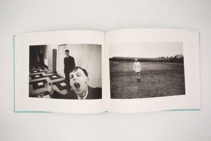 Martin Parr & Tony Ray Jones <br>  2 livres + carte signée + tote bag – Image 7