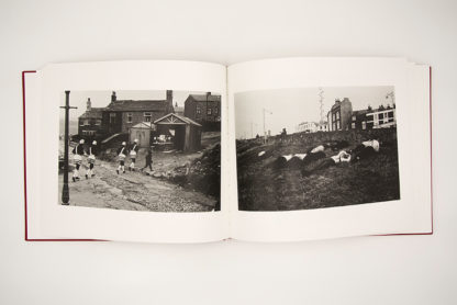 Martin Parr & Tony Ray Jones <br>  2 livres + carte signée + tote bag – Image 10